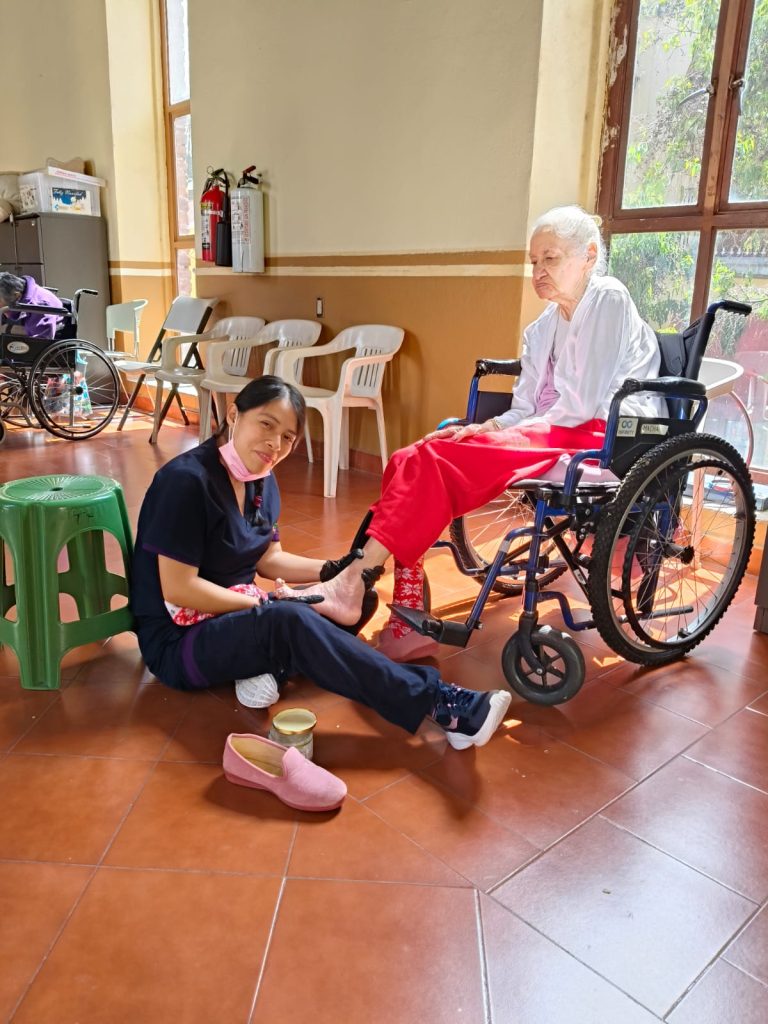Atención a adultos mayores
